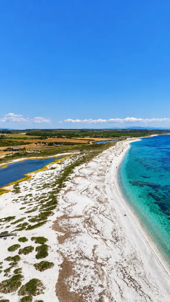 Spiaggia di Mari Ermi nella Penisola del Sinis in Sardegna